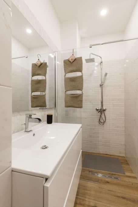 Joy City Stay Piatra Craiului 8 ทิมิชัวรา ภายนอก รูปภาพ